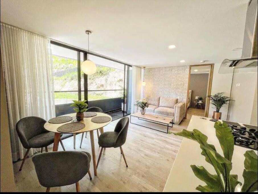Remotecasa - El Poblado, 2 Bedrooms+office Apartamento