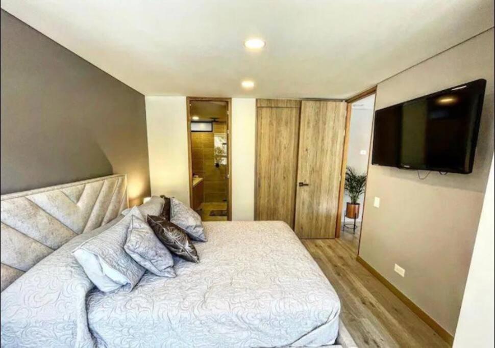 Remotecasa - El Poblado, 2 Bedrooms+office Apartamento *